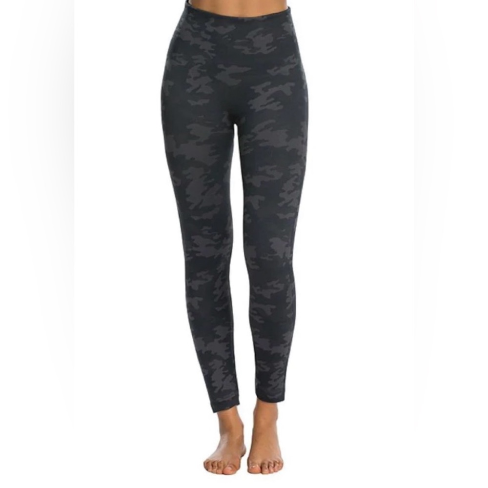 EUC Spanx Camo slimming side seam high waist Leggings army green camouflage